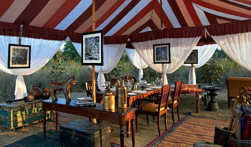 dining area in samode safari lodge